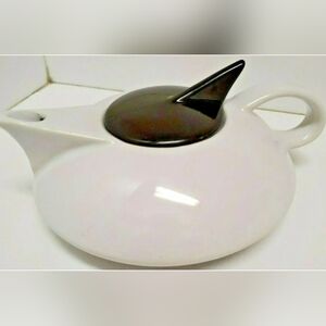 Art Deco Pottery Post Modernist Teapot White & Black Shark Fin Top Pre-owned